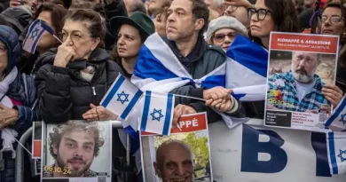 Milhares de manifestantes pró-Israel se concentram na Torre Eiffel