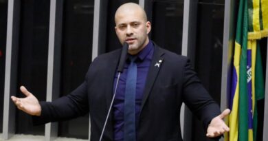 Moraes rejeita recurso da defesa para soltar Daniel Silveira