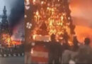 Cristãos protestam na ruas da Síria após árvore de Natal ser incendiada no país