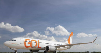 Avião da Gol colide com caminhão em aeroporto de Miami, e voo é cancelado