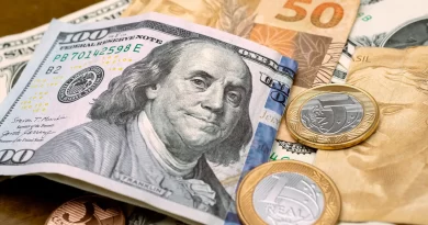 Dólar fecha em queda e Bolsa dispara após decisões de juros no Brasil e nos EUA