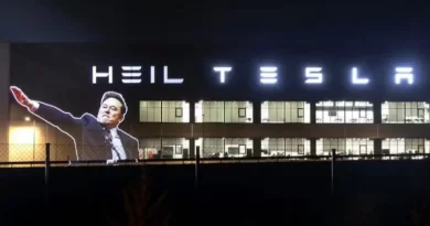 Imagem de Musk em ‘saudação nazista’ é projetada em fábrica da Tesla