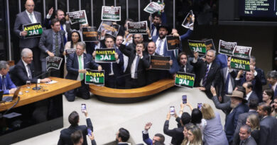 Motta proíbe manifestações com cartazes e panfletos no plenário da Câmara