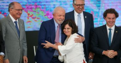 Lula demite Nísia Trindade do Ministério da Saúde; Padilha é indicado ao cargo