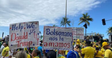 Ato em Copacabana teve clima de celebração e não registra ocorrências policiais