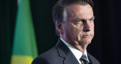 Deputados do PT pedem ao STF que Bolsonaro seja proibido de deixar Brasília