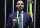 Eduardo Bolsonaro vê “jogo armado” de PT, PGR e Moraes para reter seu passaporte