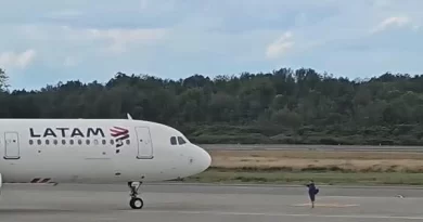 Homem invade pista de aeroporto no Chile ao perder o voo; veja o vídeo